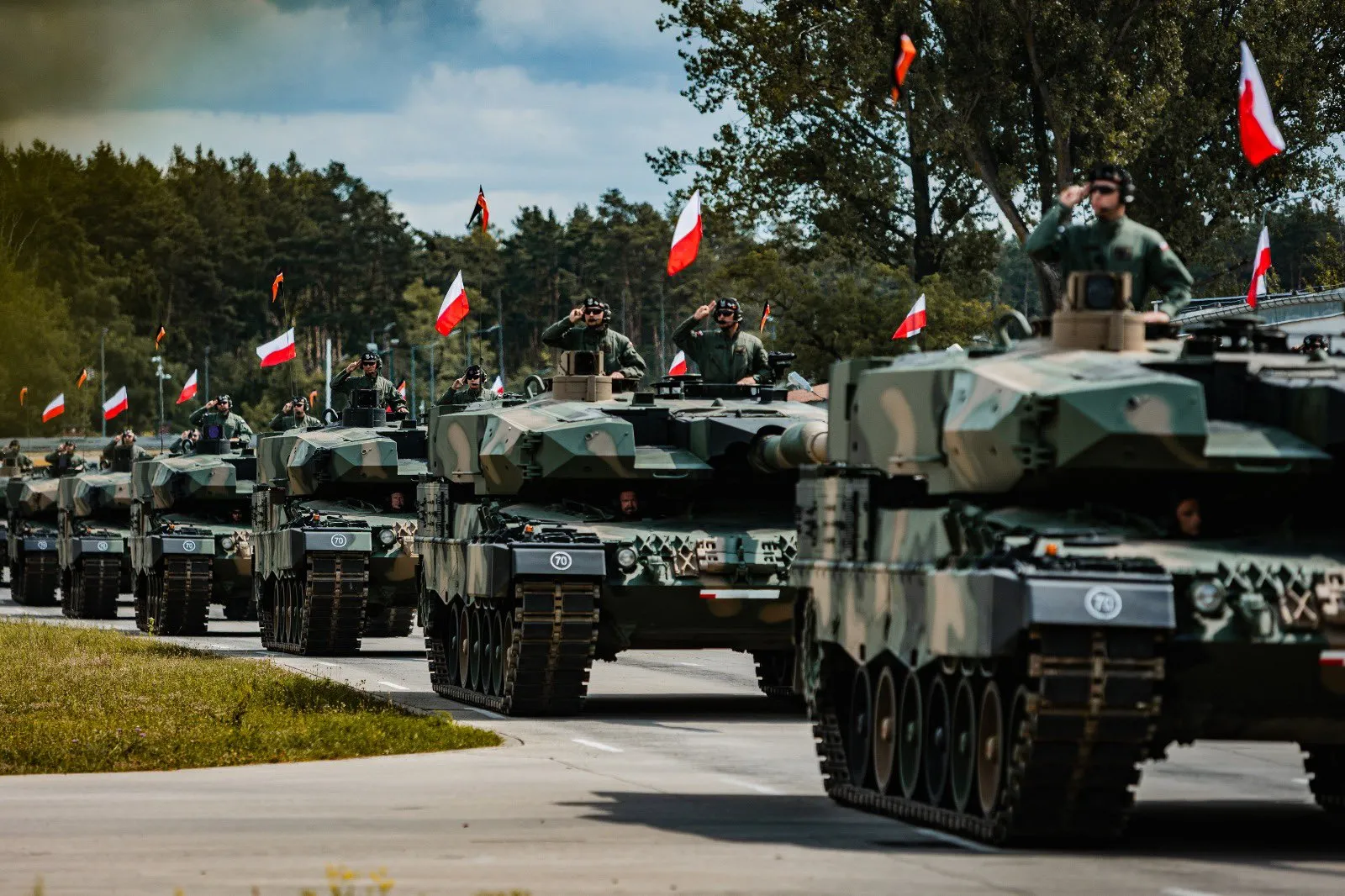 Wojsko zaciera ręce. Do Polski dotrze ogromny transport broni z całego świata
