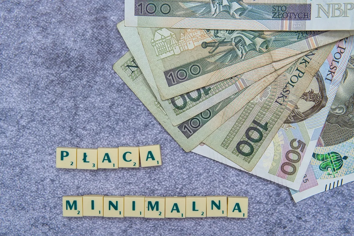 Tyle wyniesie płaca minimalna w 2026 roku. Oto kwoty brutto i netto