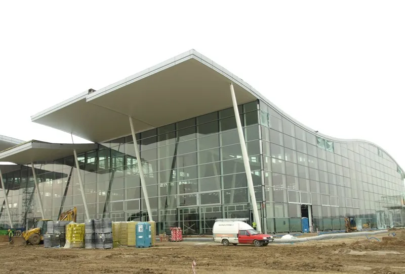 Nowy terminal lotniska we Wrocławiu prawie gotowy (ZDJĘCIA)