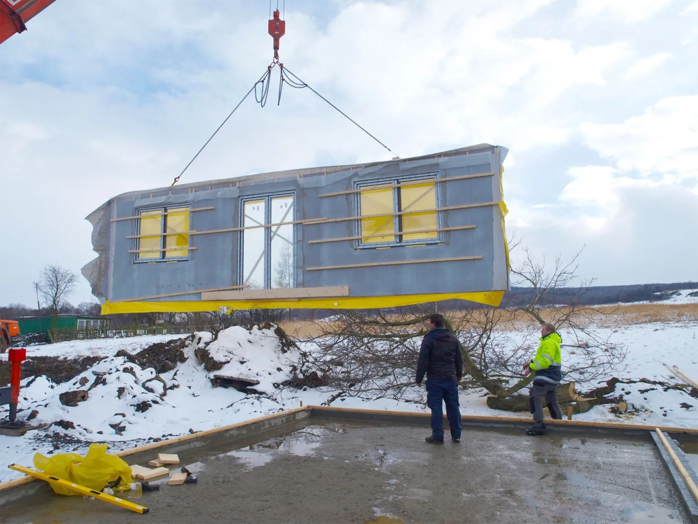 Oto skandynawska metoda budowy domu zimą