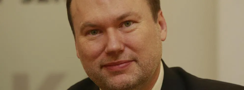 Prezes SKOK Grzegorz Bierecki: Siedzi na pieniądzach i cała prawica się do niego pcha