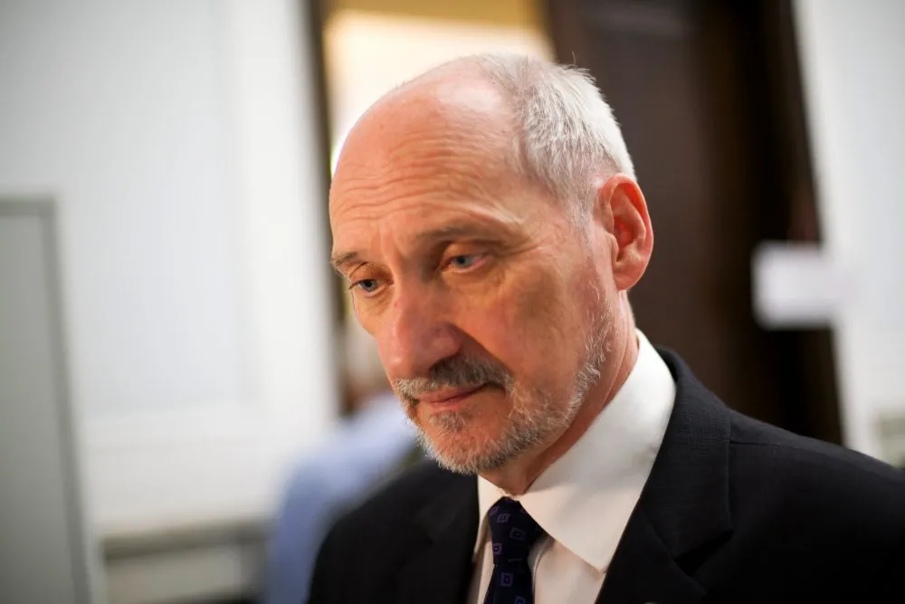 1530096-antoni-macierewicz.jpg