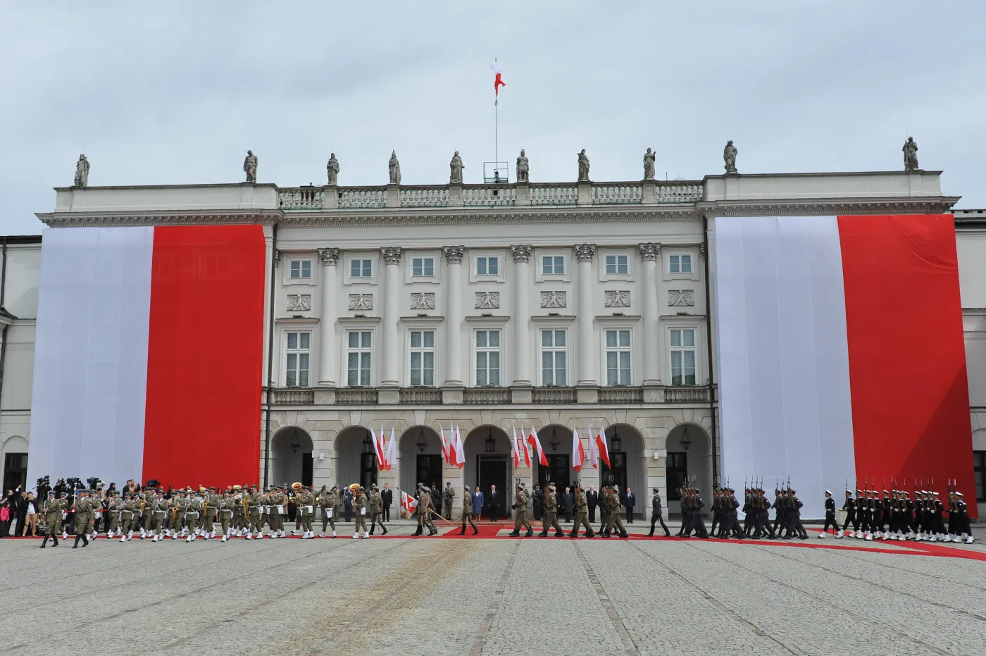 Nałęcz:  Premier znalazł się w arcytrudnej sytuacji