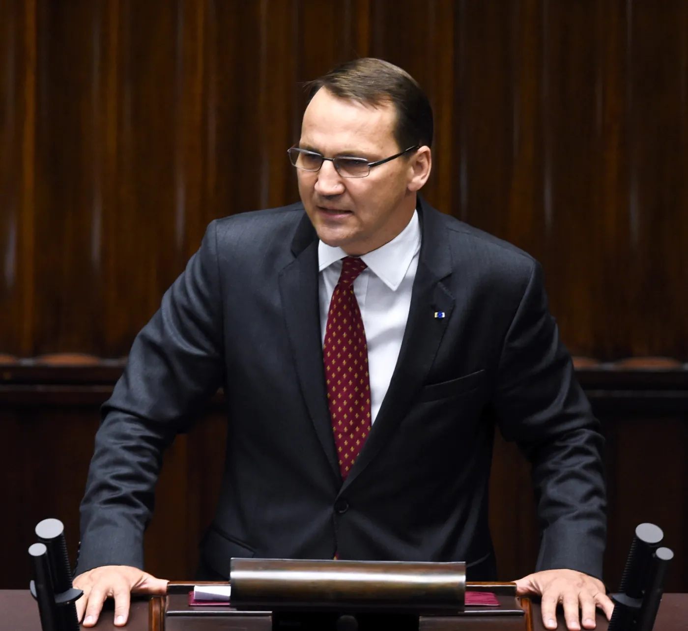 Le Monde: Polska usunęła Sikorskiego z MSZ by przypodobać się Rosji