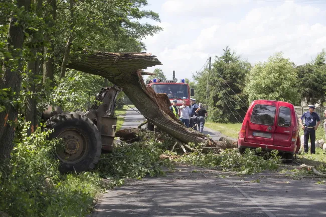 Nad Polską przechodzą nawałnice. Są zabci i ranni