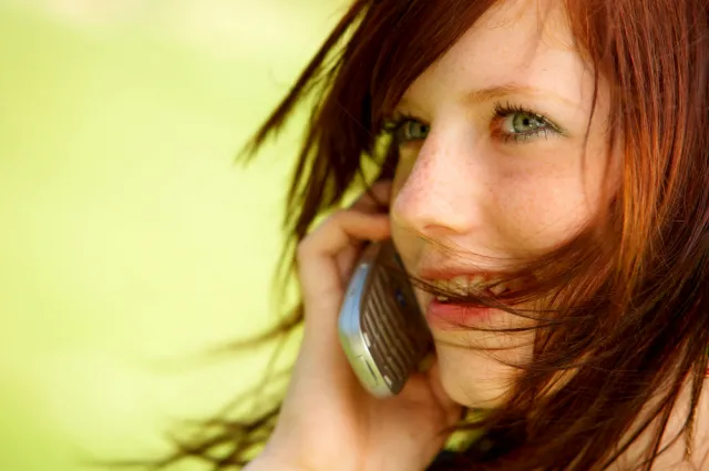 Telekomunikacja: 330 klientów zmieniło operatora kom. w I kw. 2012 r.