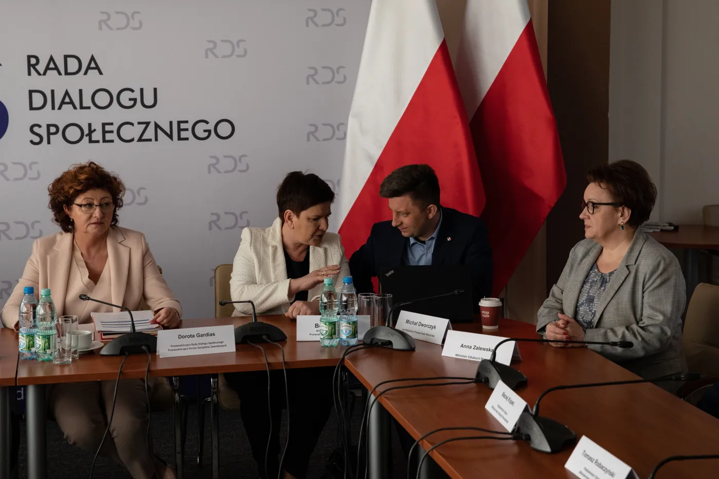 Rafalska: Rząd ciągle wyciąga rękę i liczy na wzajemność