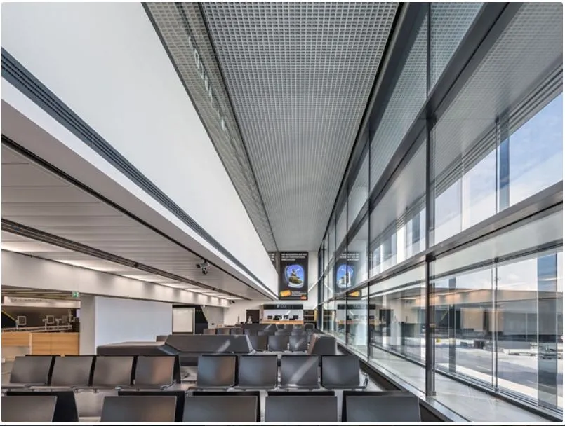 Pół miliarda euro w rozbudowę lotniska w Wiedniu. "Nasz port lotniczy będzie wielkim placem budowy"