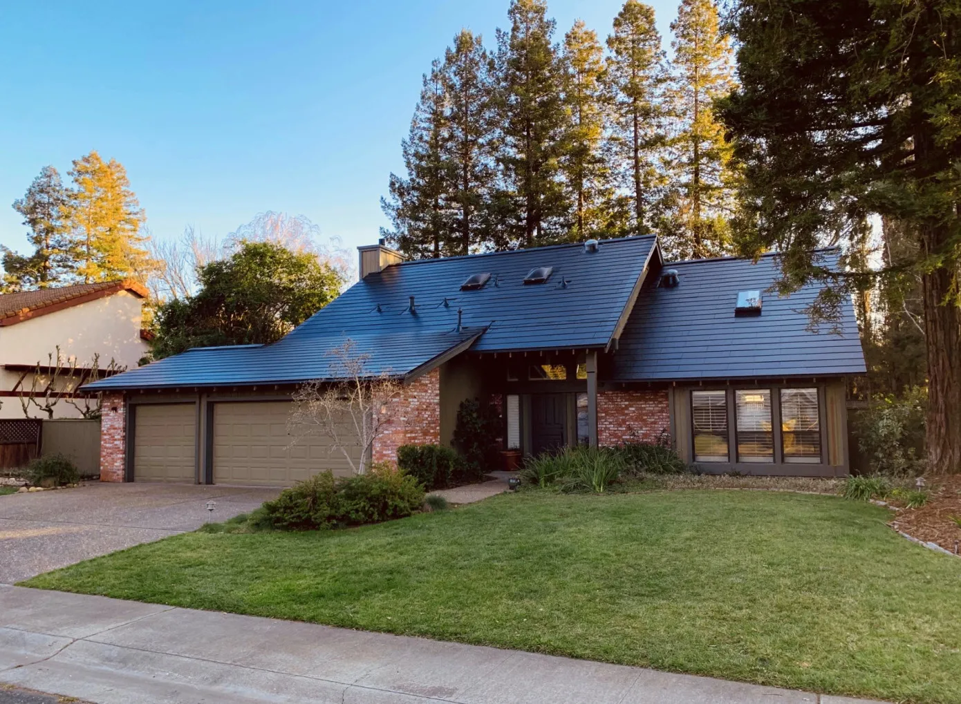 Dachówki solarne to kolejny hit Tesli? Musk planuje ekspansję w Europie i Chinach