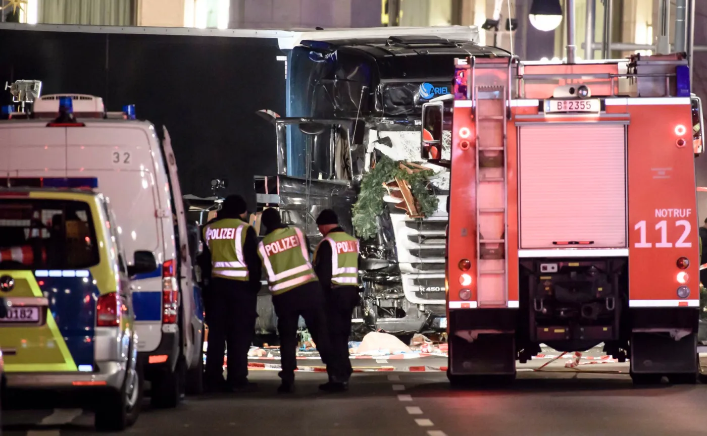 Akcja niemieckich antyterrorystów w ośrodku dla uchodźców w Tempelhof