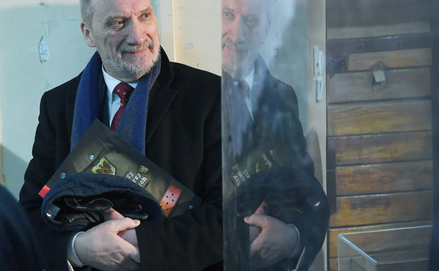 Macierewicz: "Obowiązkowa służba wojskowa powinna zostać przywrócona jak najszybciej"