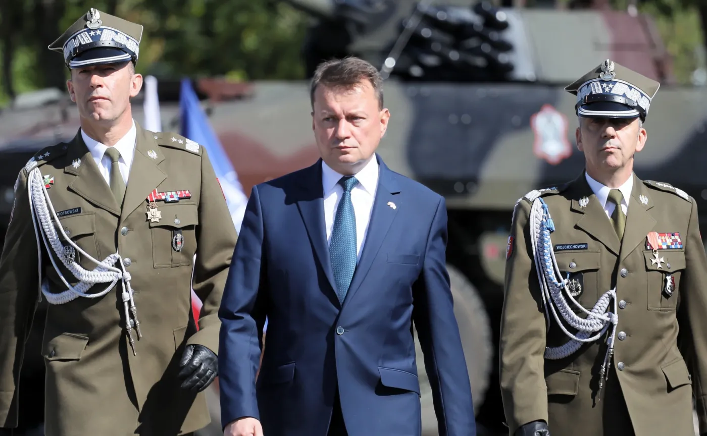 Macierewicz obiecuje, Błaszczak nie kupuje. Co z zamówieniami dla wojska?