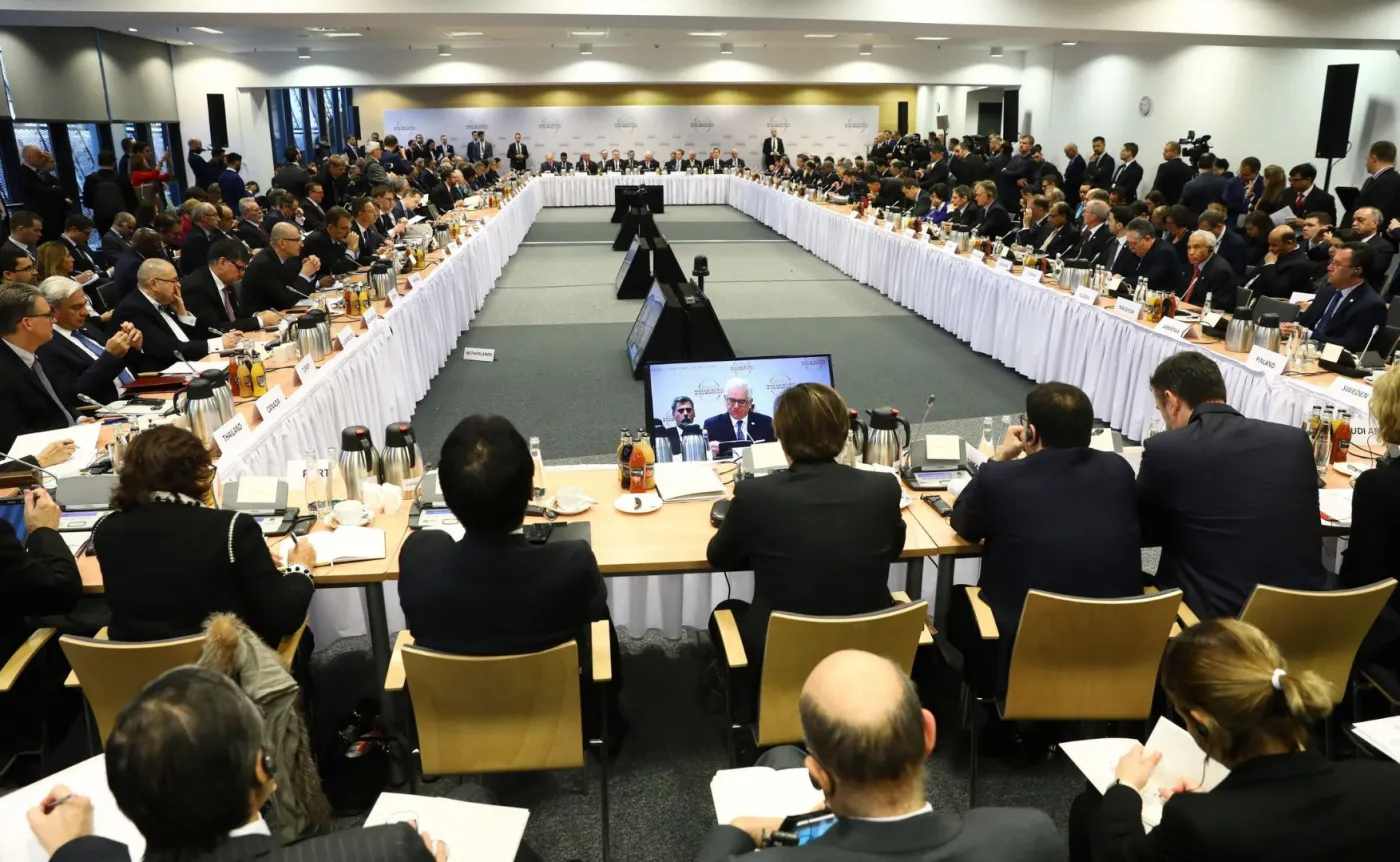 Francuskie media o warszawskiej konferencji: Przełom czy brak porozumienia?