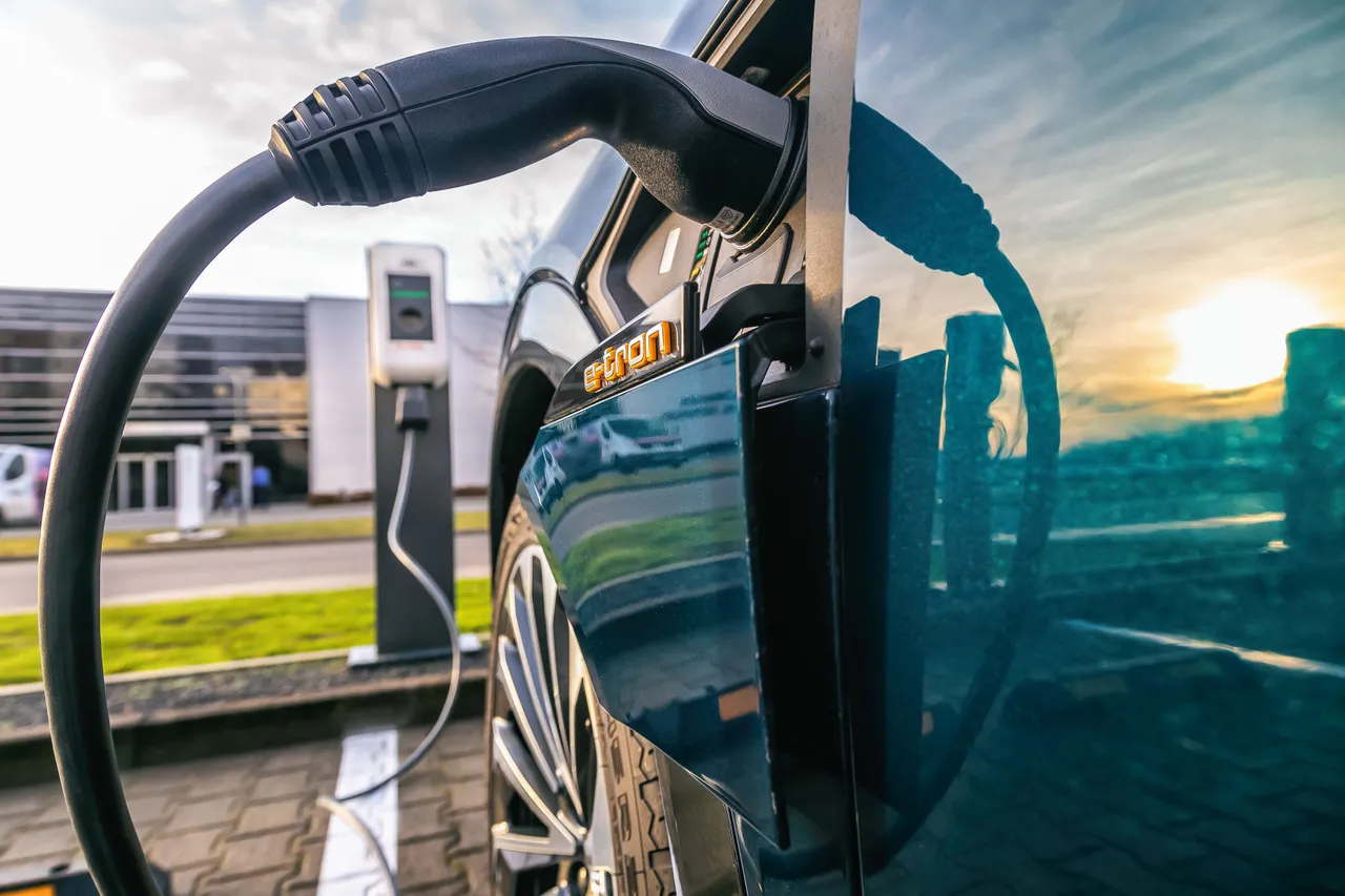 "Mój Prąd" również dla zmotoryzowanych. Będzie można sfinansować ładowarki do elektryków