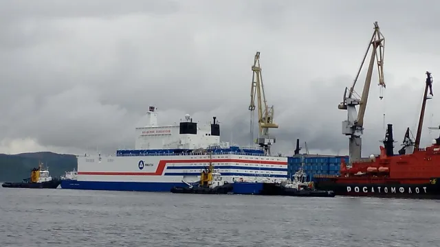 Rosyjskie pływające elektrownie atomowe zdobyły już Arktykę. Czas na ciepłe kraje