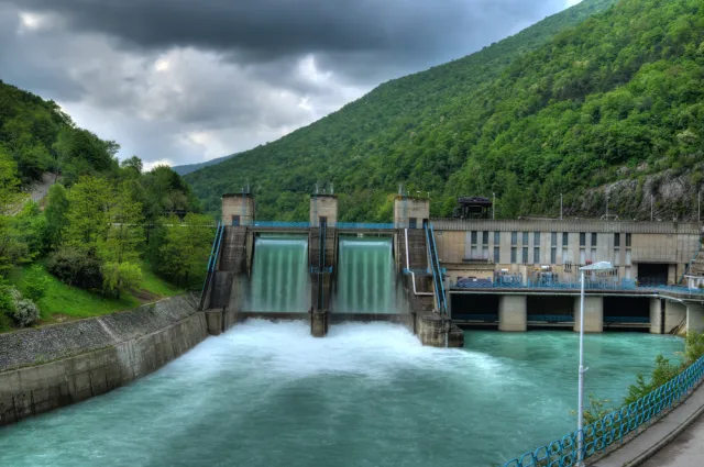 Polska energetyka po 100 latach wraca do źródeł: ogromnych inwestycji w OZE