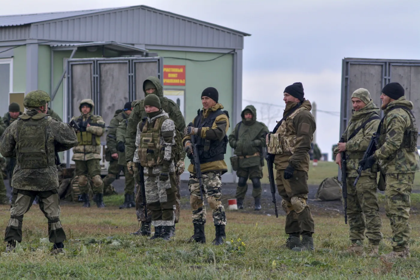 Cuda w rosyjskich komendach uzupełnień. Powołany do służby inżynier zostaje czołgistą, a kucharz snajperem