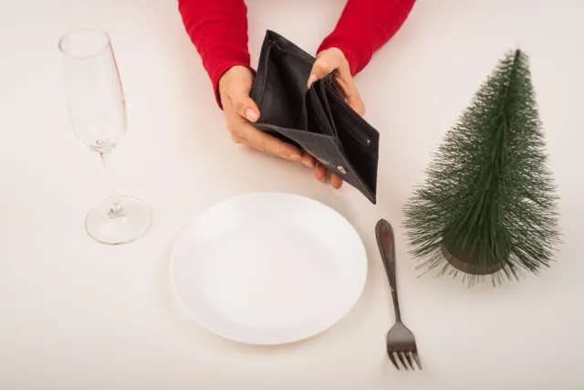 Mniej jedzenia, mniej prezentów pod choinką [BADANIE]
