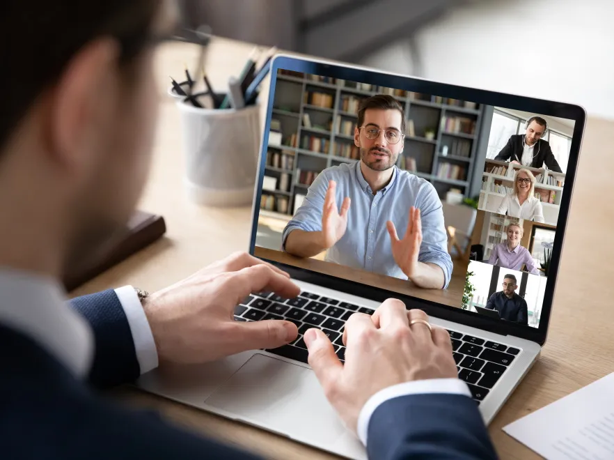 Praca online. Rozmowa.