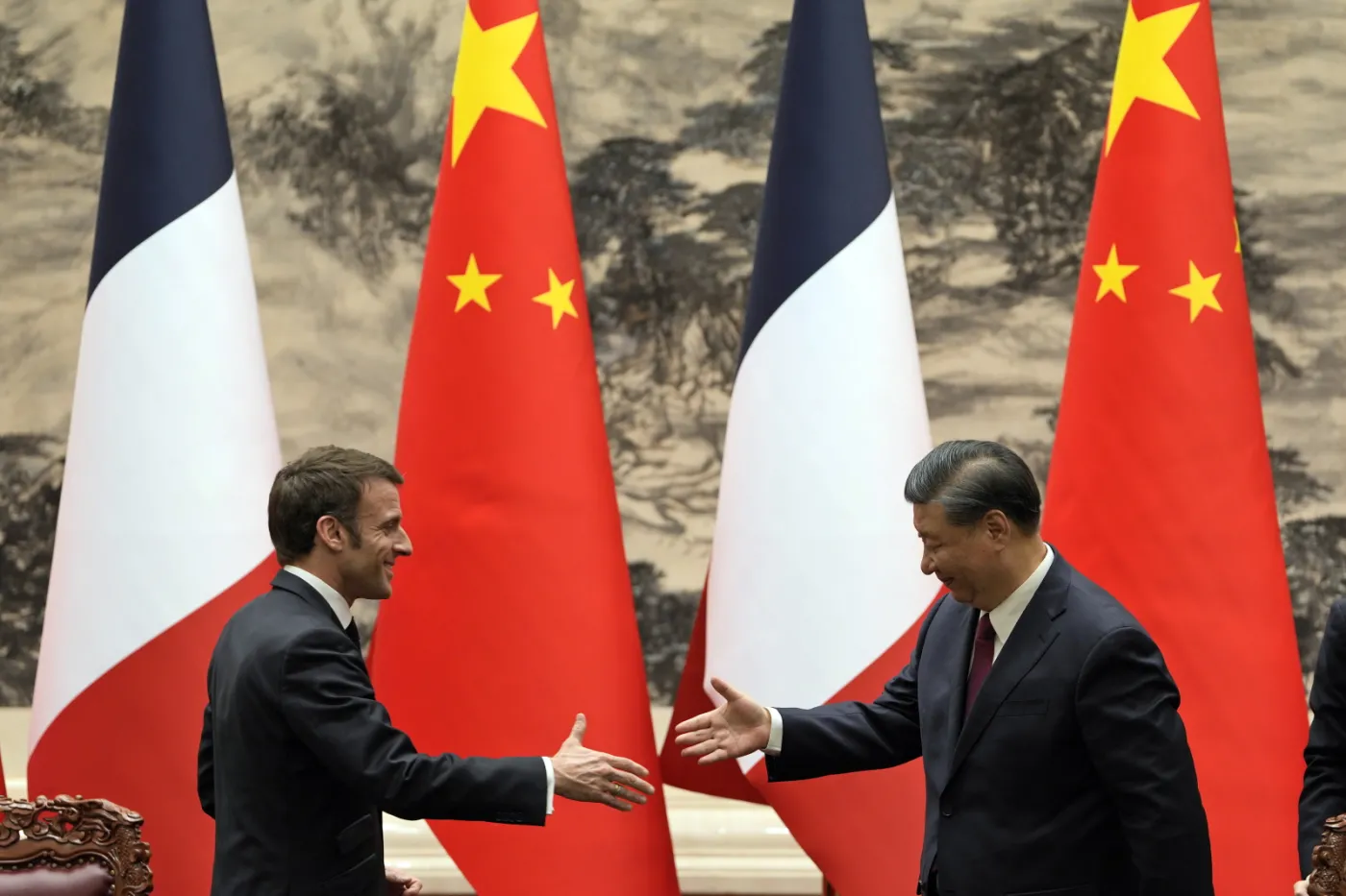 Wizyta Macrona w ChRL: Chiny i Francja poparły starania o pokój na Ukrainie