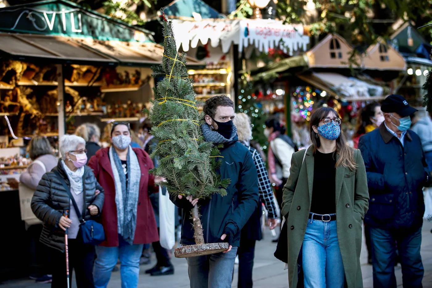 Prof. Gut: Rząd nie ma wyboru, musi wprowadzać nowe obostrzenia. Ludzie się rozkręcają
