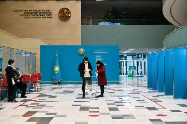 Trwają wybory w Kazachstanie. Prawie 30 proc. kandydatów to kobiety