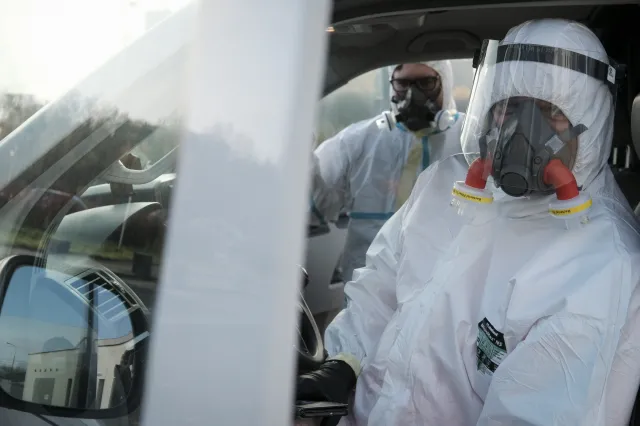 Brytyjski minister zdrowia: wariant wirusa z RPA groźniejszy niż brytyjski