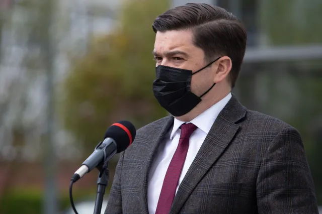 Andrusiewicz: dzieci zaszczepionych rodziców są automatycznie zwolnione z kwarantanny
