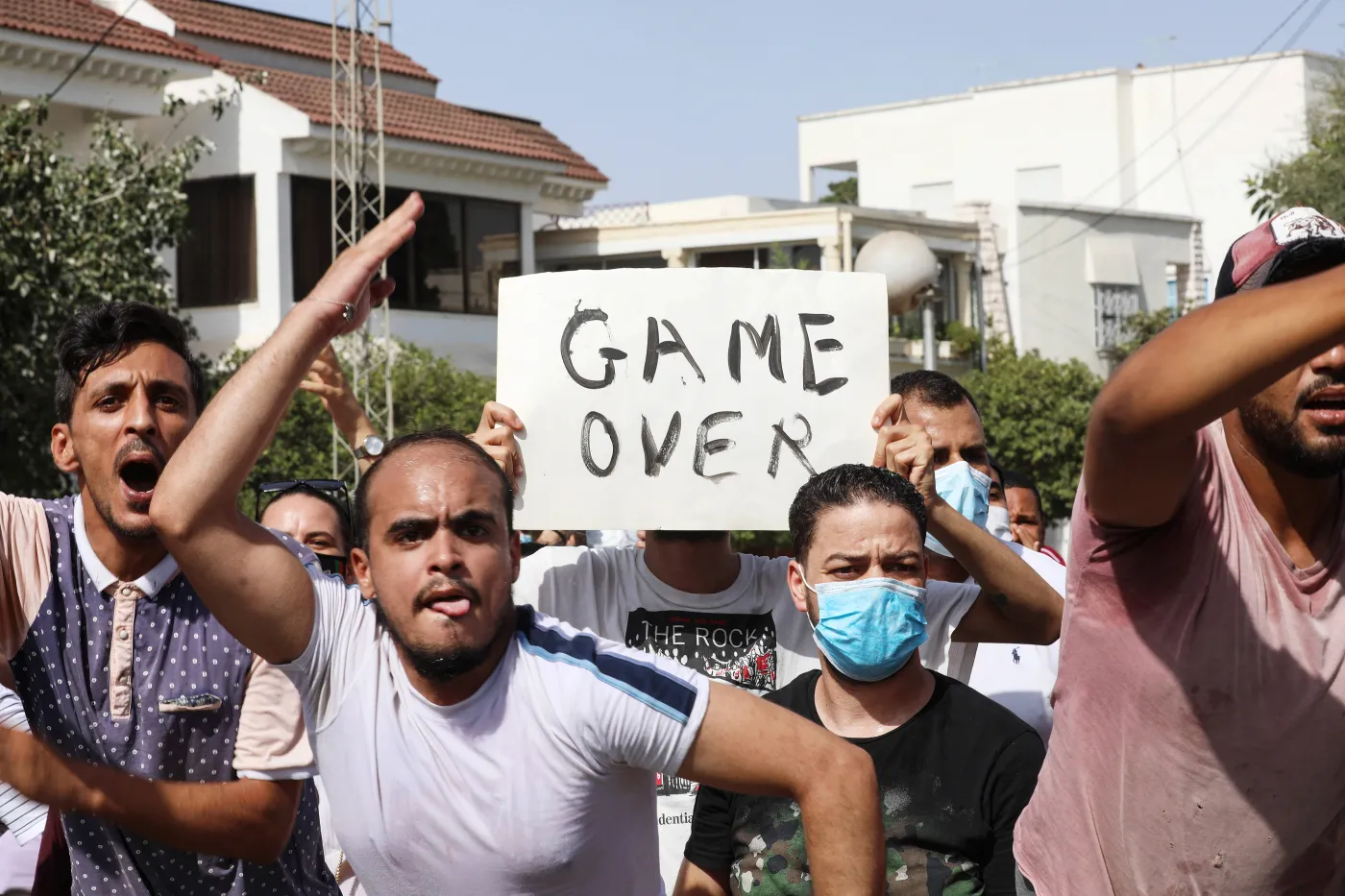 Tunis: prezydent Saied zawiesił parlament. Wojsko nie wpuściło na jego teren deputowanych