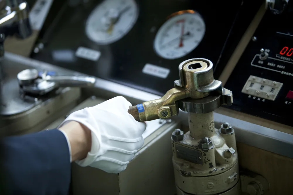 Będą państwowe egzaminy dla maszynistów. Prezydent podpisał nowelę ustawy