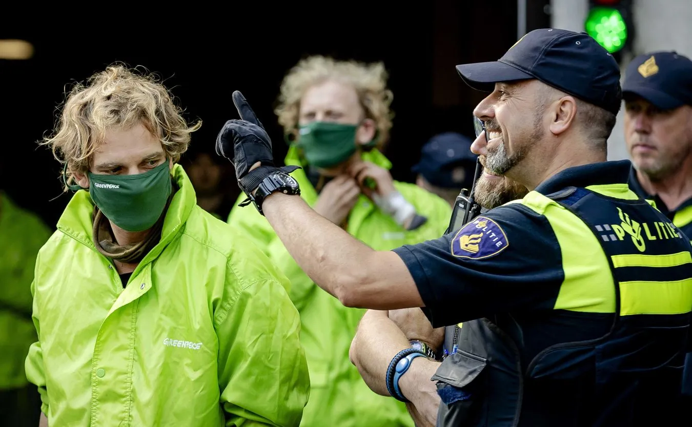 Protest Greenpeace w Hadze. Zatrzymano ponad 30 działaczy
