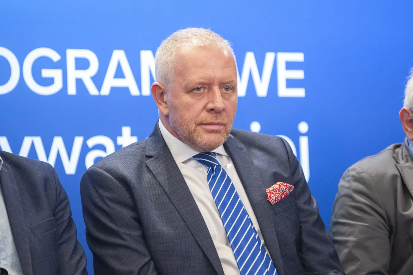 Dr Sutkowski: Liczba zakażeń będzie rosnąć mniej więcej do połowy listopada