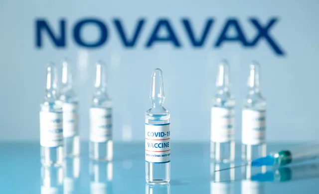 W badaniach wykazano "spektakularne wyniki" szczepionki Novavax. Preparat ma być produkowany Polsce