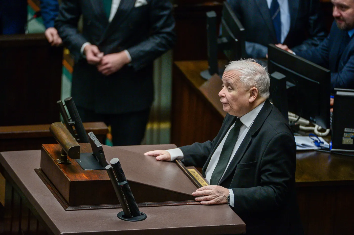 Wiceminister MON o Kaczyńskim: "On po prostu żyje w jakiejś swojej bańce"