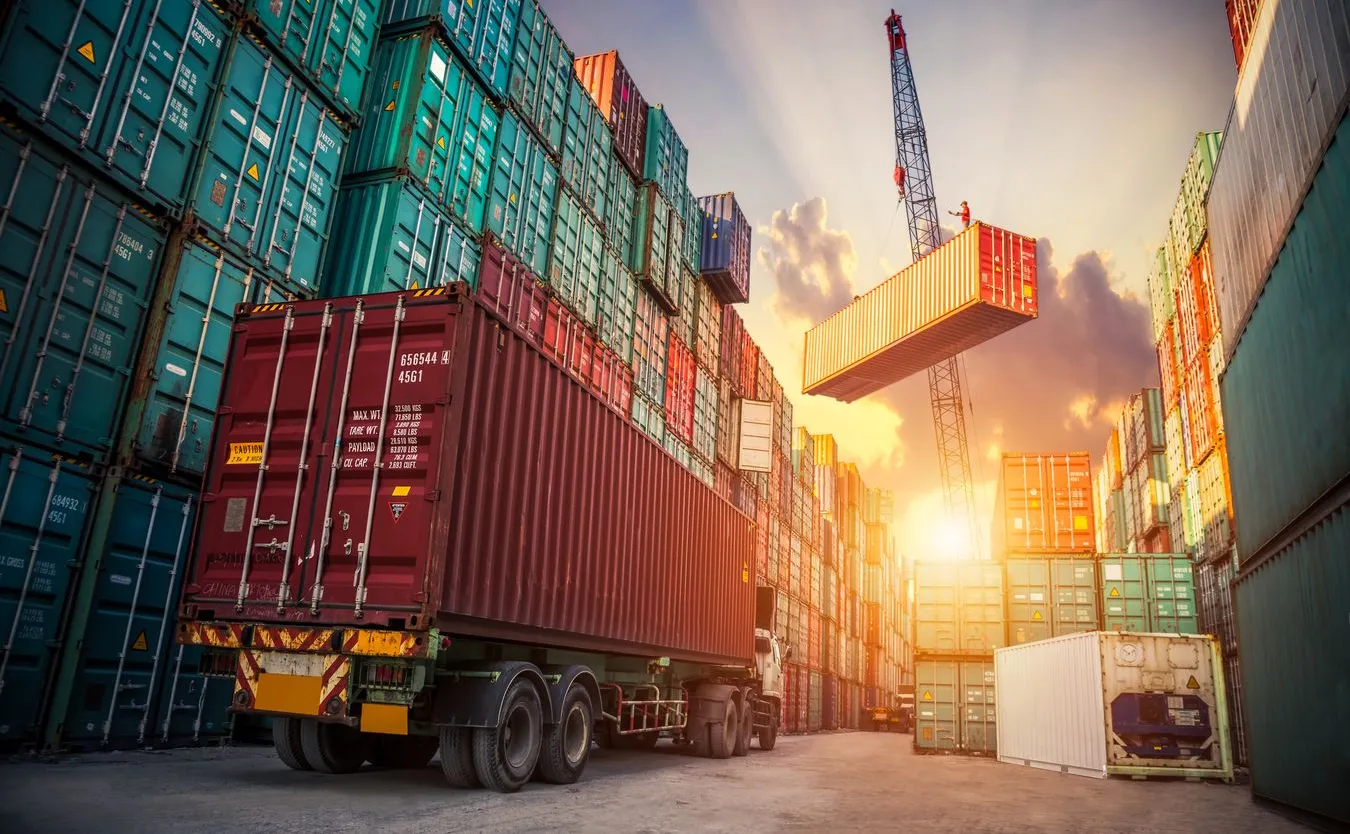 Terminal kontenerowy w Świnoujściu. Jest stanowisko resortu infrastruktury