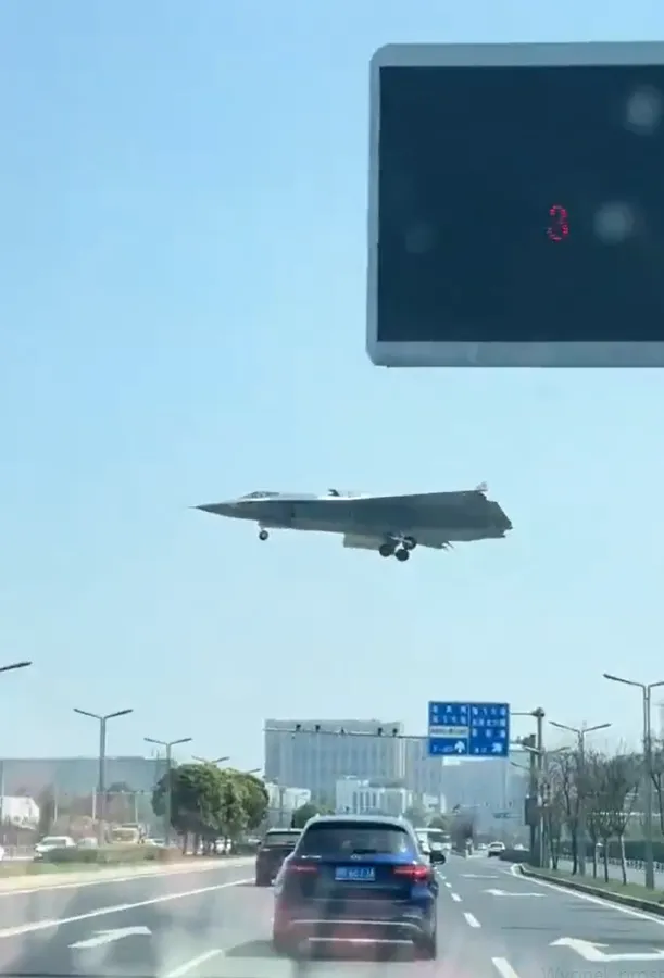 J-36 nad autostradą