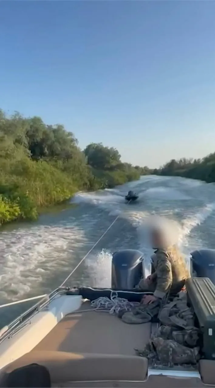 Dron morski na holu