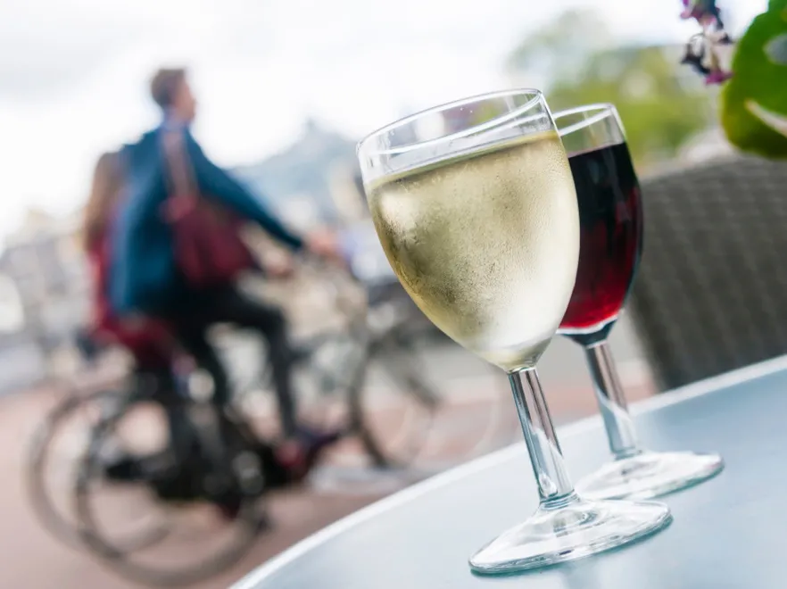 Regularne picie nawet małych ilości alkoholu może podnosić ciśnienie tętnicze krwi