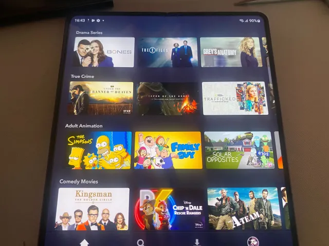 Technologia coraz bardziej służy ludzkiej wygodzie. Niedługo Samsung zaprezentuje... rolowany smartfon