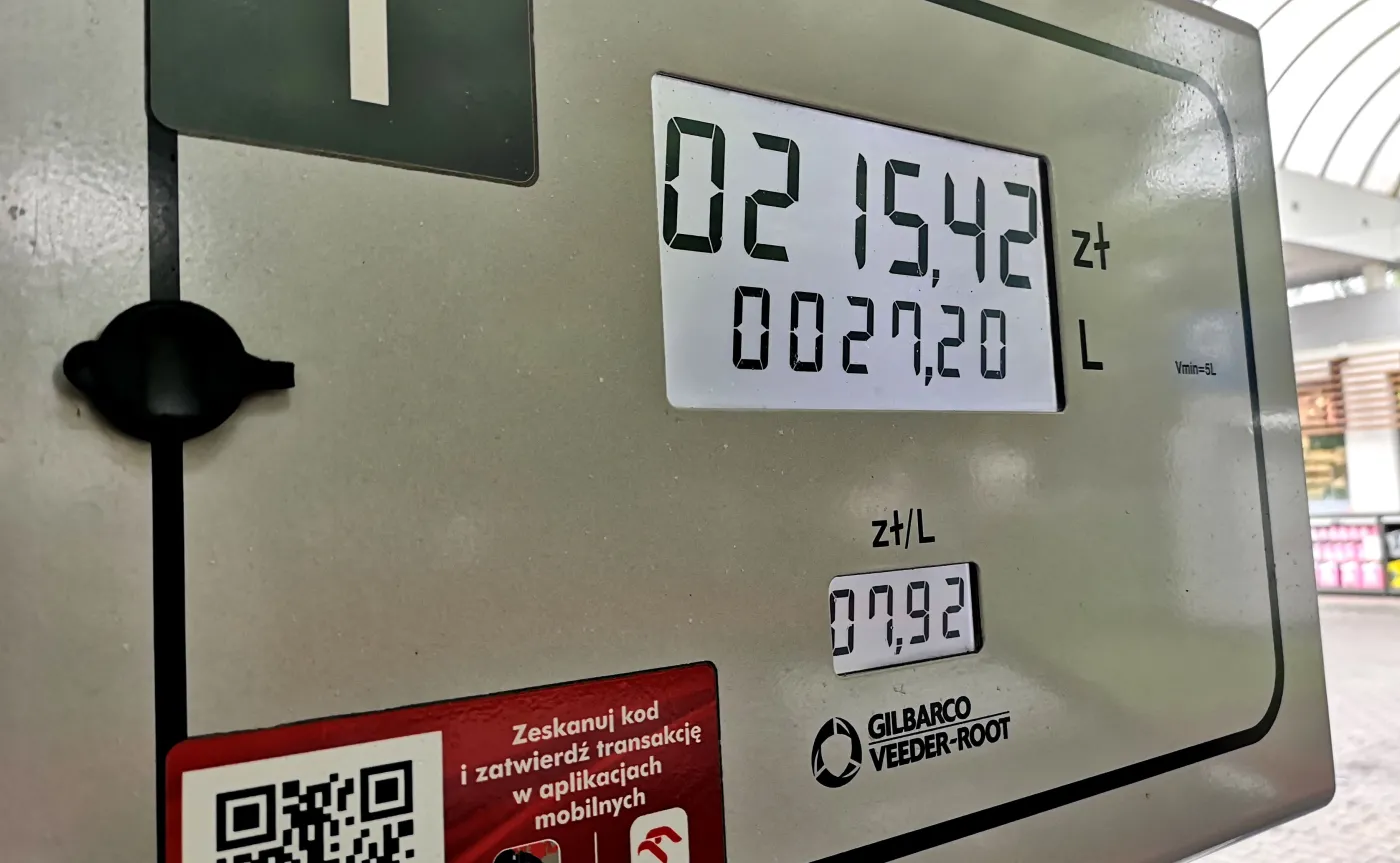 Przewoźnicy tracą na obniżkach cen paliw. Dlaczego w hurcie trzeba płacić więcej niż na stacjach benzynowych?