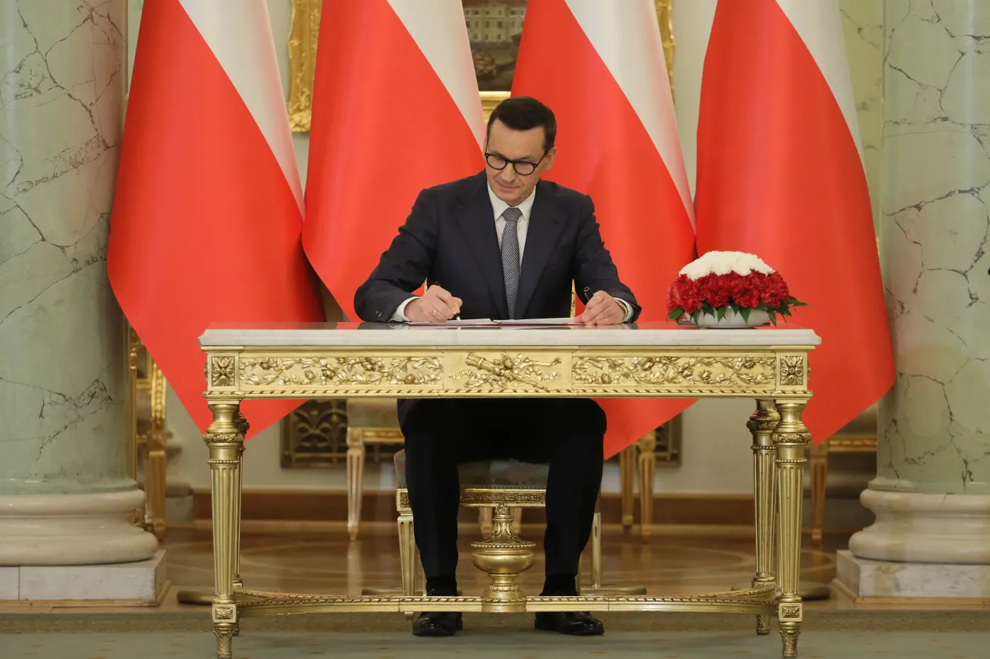 Dwutygodniowy rząd Morawieckiego stoi kobietami