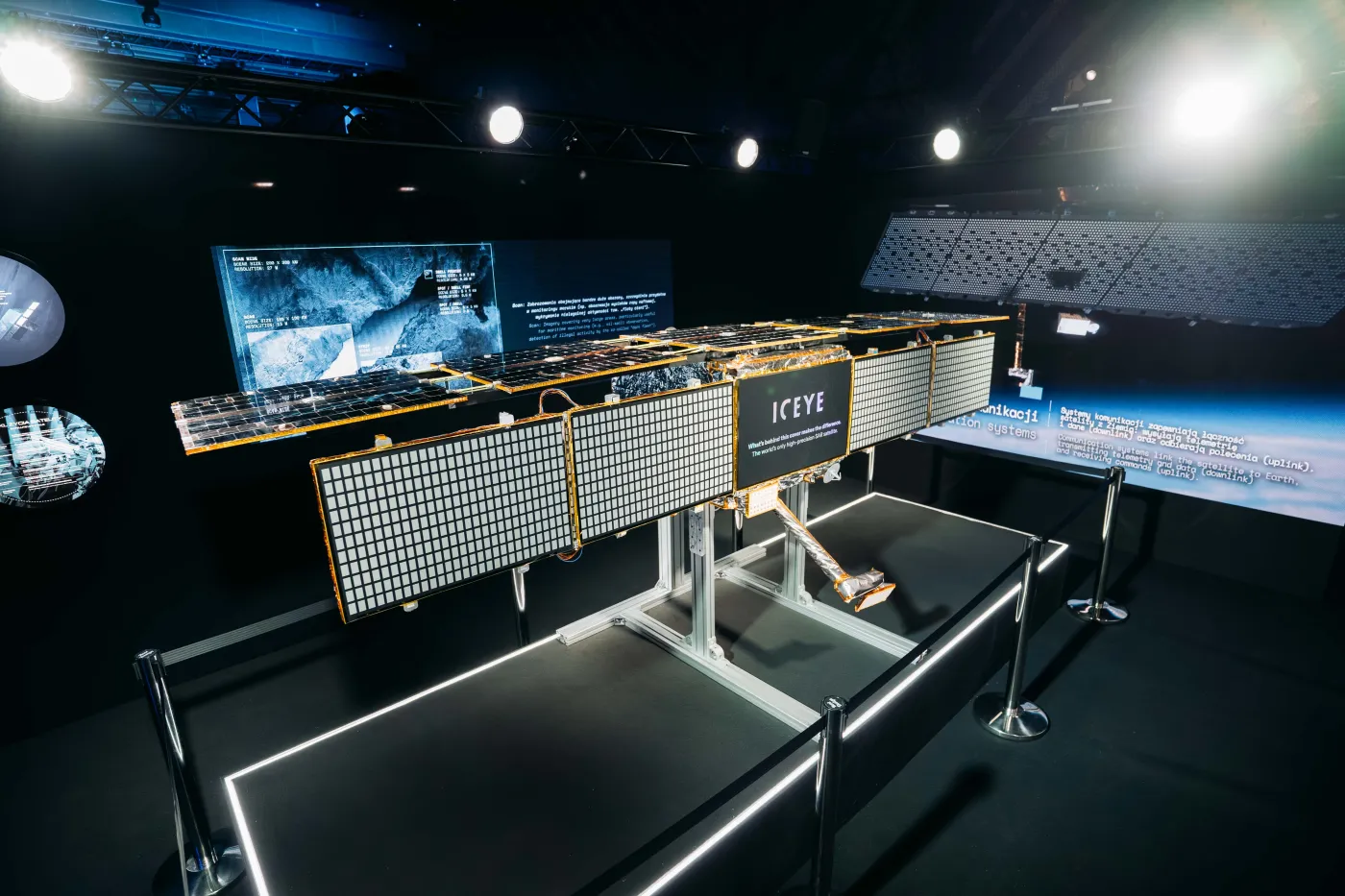 Polska armia w kosmosie! Pierwszy wojskowy satelita RP - start dopiero 26 listopada.