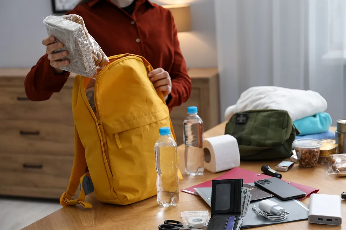 Plecak ewakuacyjny? Ponad połowa Polaków mówi „nie”. Ruszają szkolenia dla cywilów od 7 marca 2026 r.