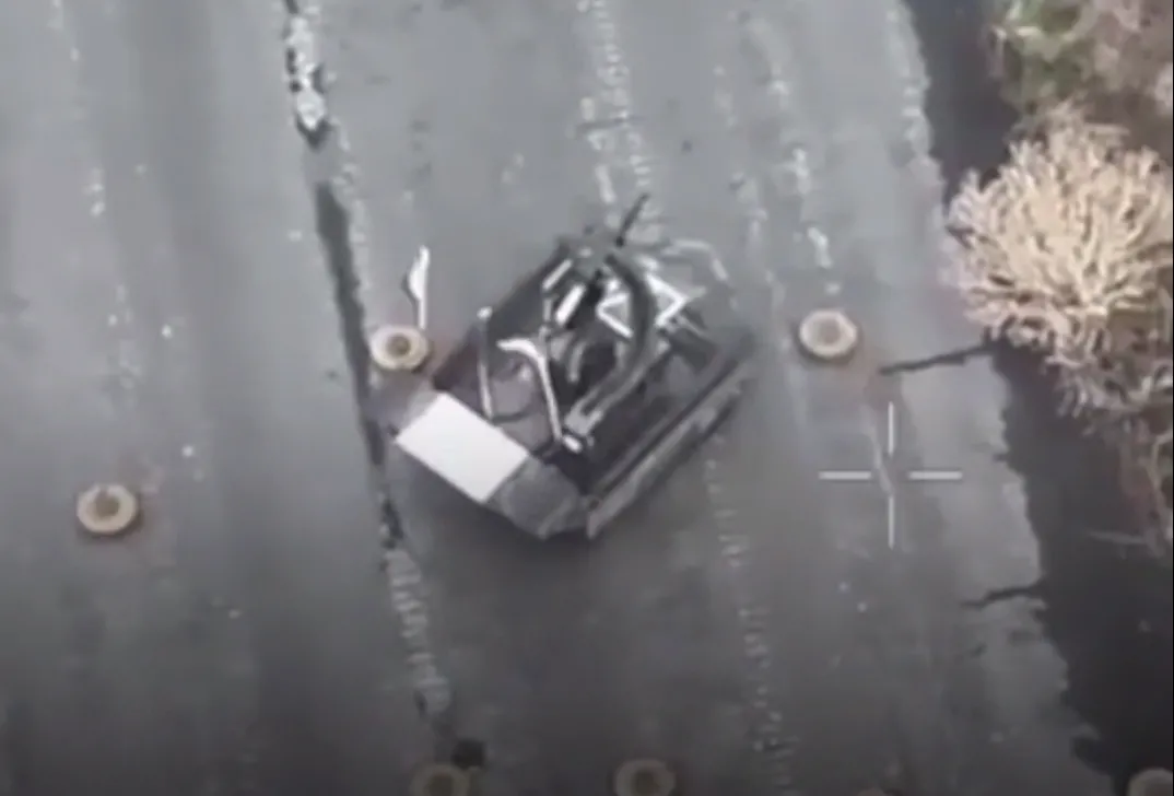 Kurier mijający miny