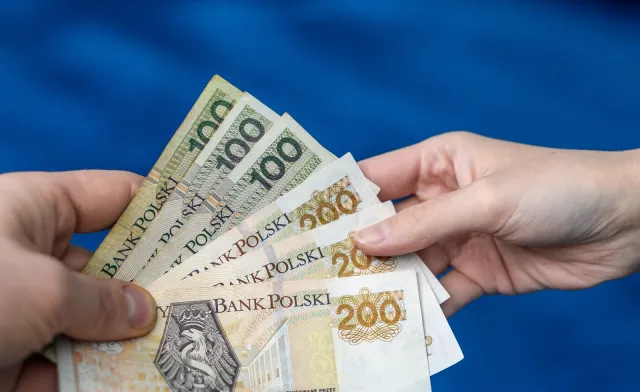 ZUS może zażądać zwrotu 13. emerytury. Oto sytuacje, kiedy uzna ją za nienależnie pobraną