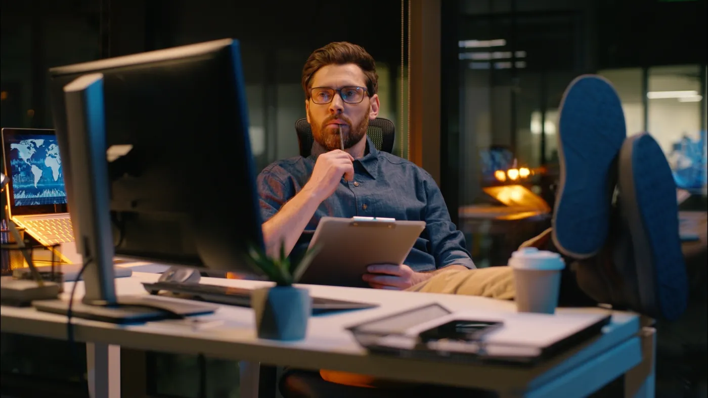 Caucasian,Business,Man,Trader,Businessman,Analyst,Writing,Document,In,Night