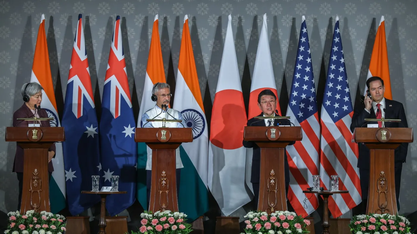 Minister spraw zagranicznych Australii Penny Wong, minister spraw zagranicznych Indii Subrahmanyam Jaishankar, minister spraw zagranicznych Japonii Toshimitsu Motegi oraz sekretarz stanu USA Marco Rubio uczestniczą we wspólnej konferencji prasowej po spotkaniu ministrów spraw zagranicznych państw Quad w Nowym Delhi w Indiach, 26 maja 2026 r.