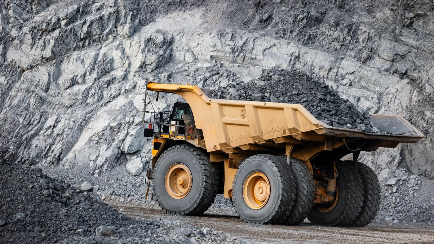 Surowce krytyczne i unijna polityka RESourcesUE to szansa dla Polski na stworzenie nowego biznesu opartego o recykling i urban mining. Jako jedyni w Europie posiadamy kadry inżynierskie i zasób ponad 1300 hałd do odzysku rzadkich surowców krytycznych dla nowoczesnego przemysłu.