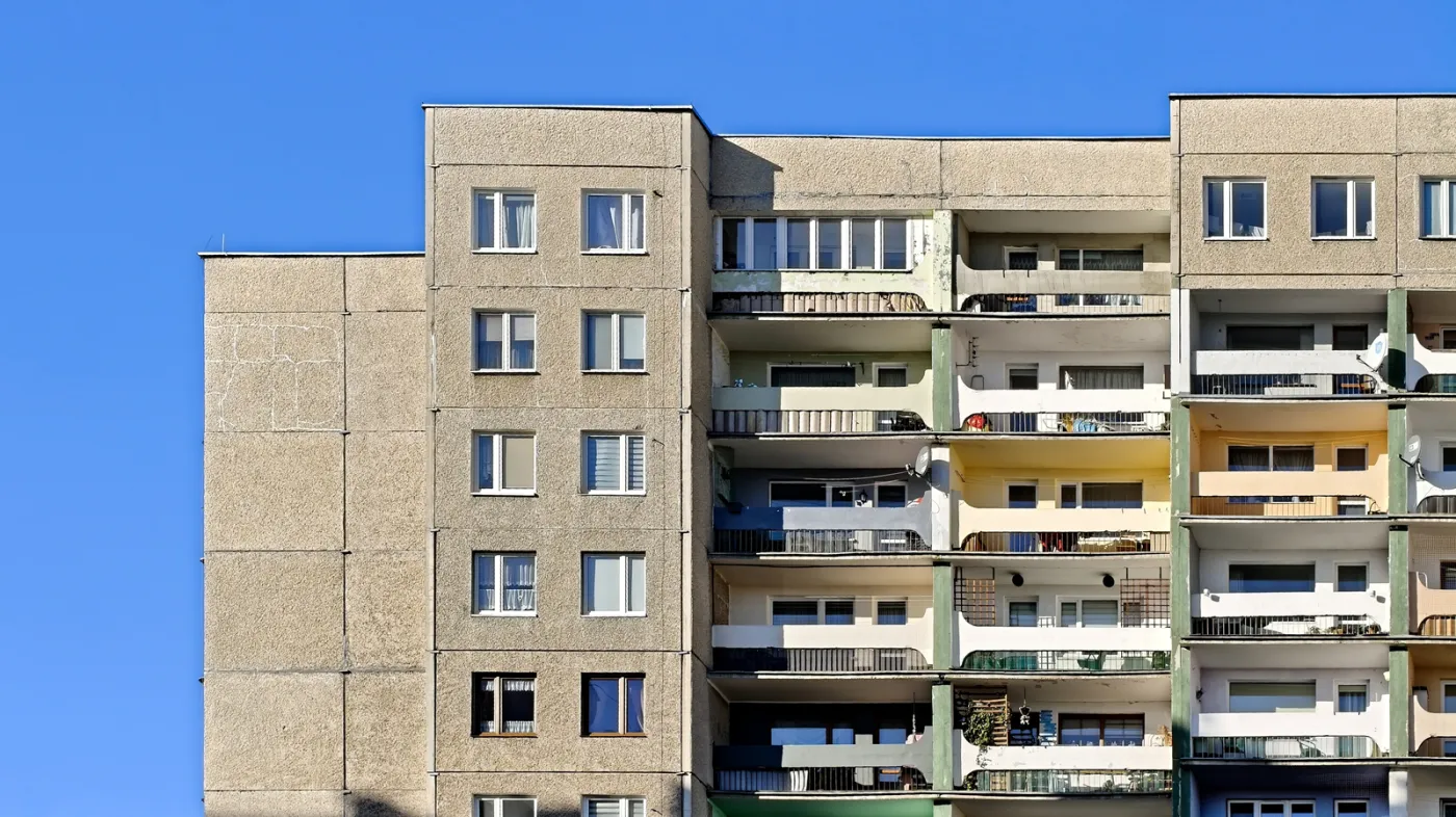 Mieszkania zakładowe. To są lokale, które podobnie jak w przypadku komunalnych od samorządów, uprawnieni mogą wykupić z dużą bonifikatą. Nawet do 95%. Gdzie takie znajdziemy?