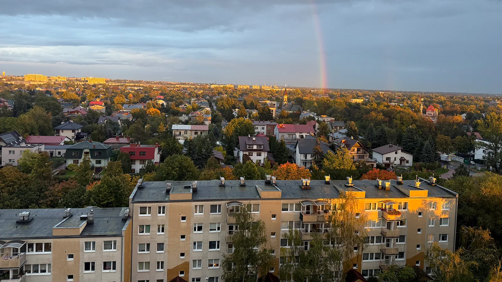 Wielka ucieczka na przedmieścia. Łódź traci 17 osób dziennie, Bydgoszcz zwija się najszybciej, a Kraków zalicza demograficzny odlot